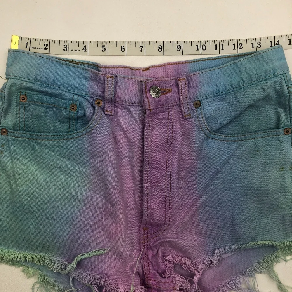 RP4LF Levi's tie dye cutoff jean shorts - Picture 3 of 6